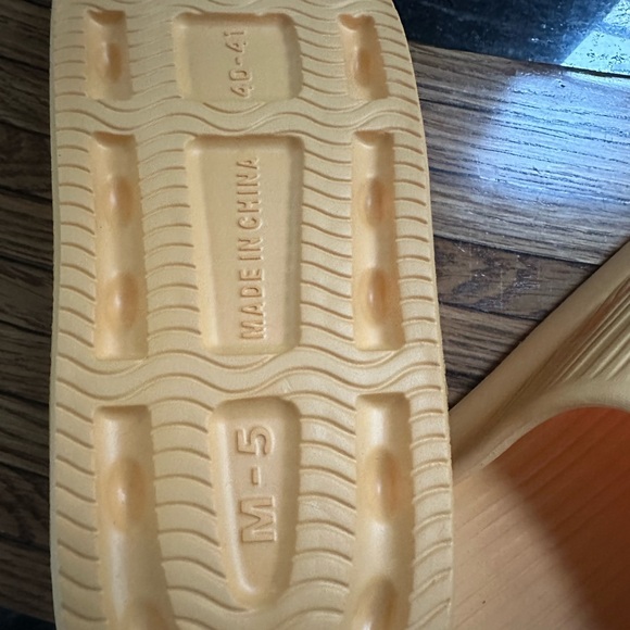 Yellow anima Sliders——-NWOT - Picture 2 of 5